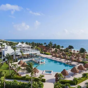 https://finest-playa-mujeres-family-suite.quintano-roohotels.com